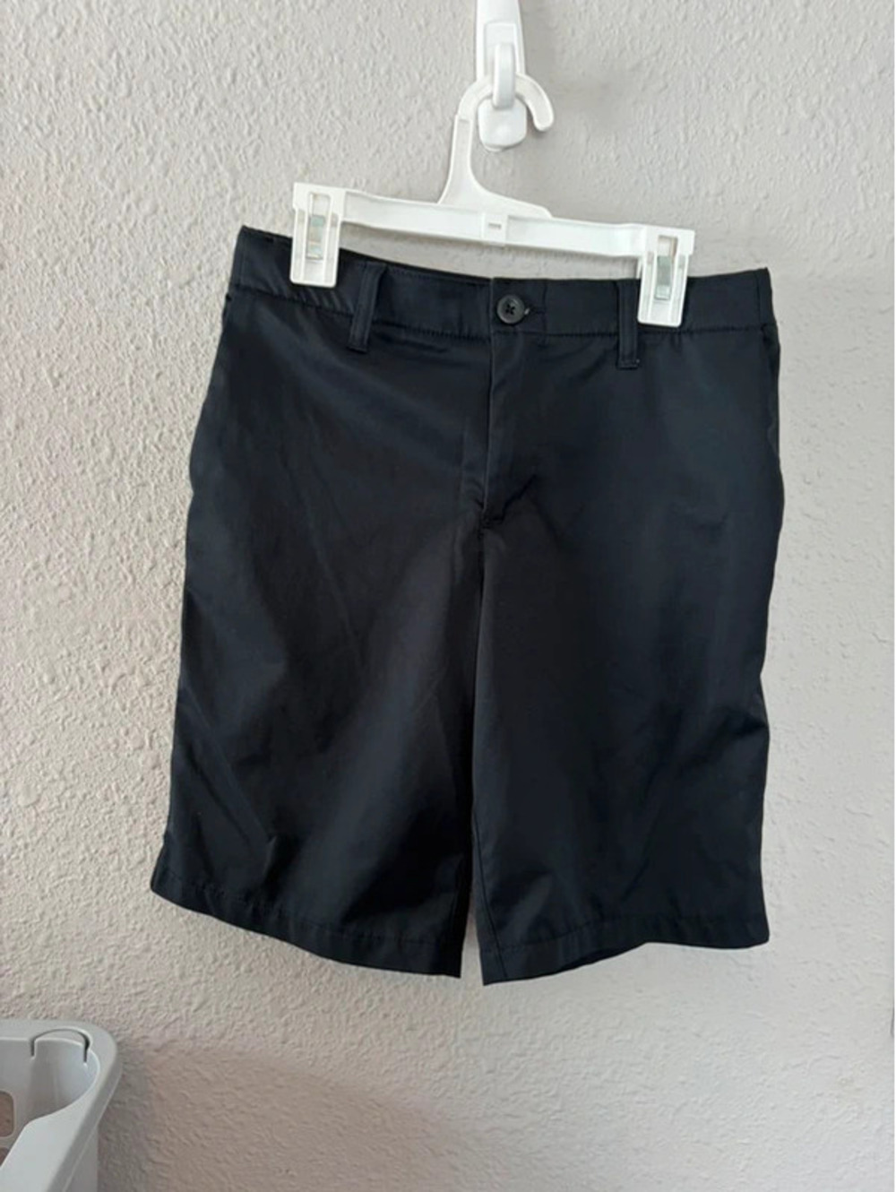 Youth Under Armour black golf/dress shorts size 14